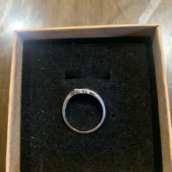 10k white gold with diamond - Picture 2 of 5